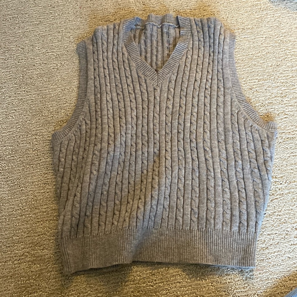 Dazy knit sweater vest!